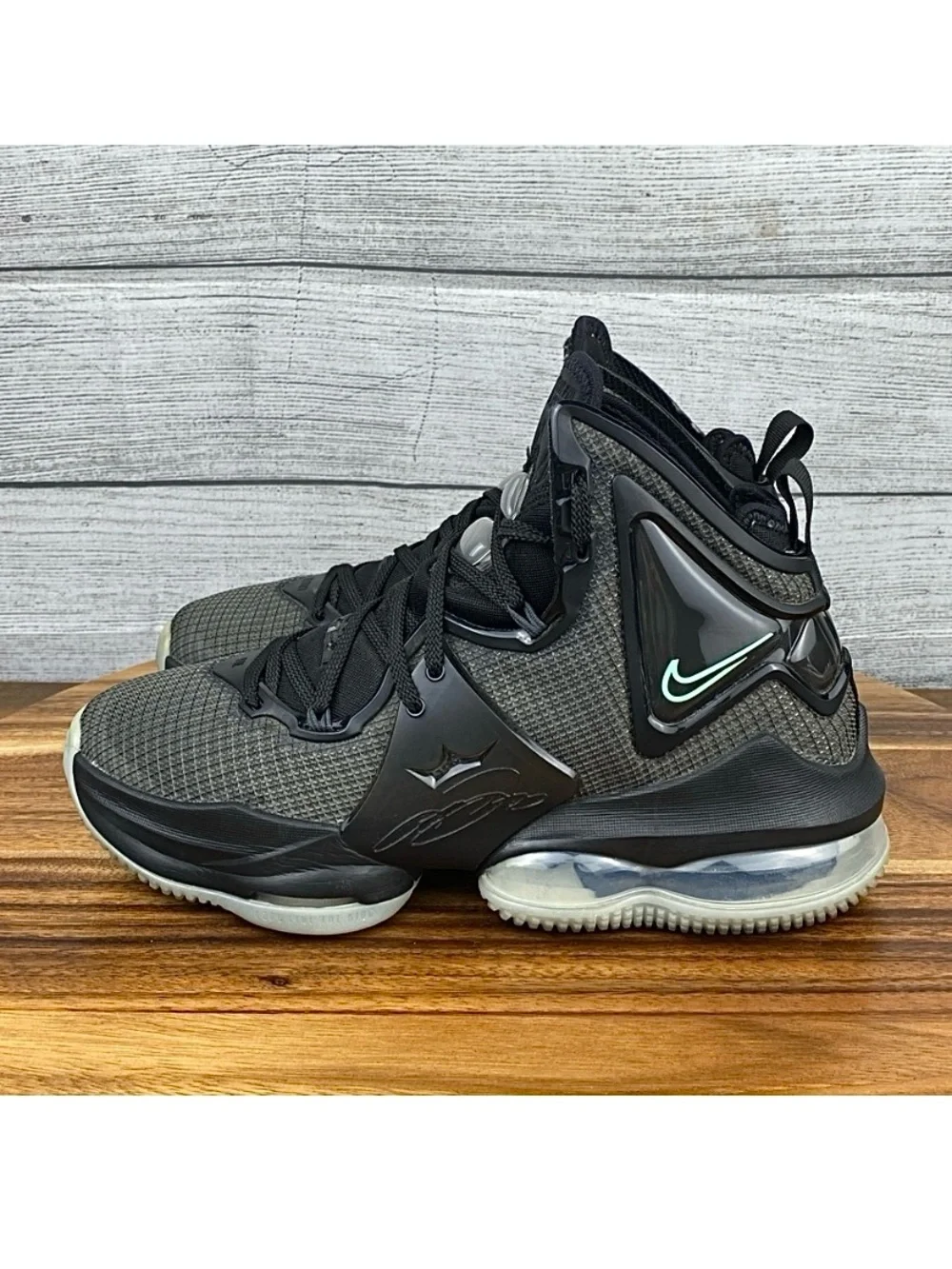 Nike LeBron 19 Black Aqua Basketball Shoe DD0418-003 Youth Sneaker Size 5.5